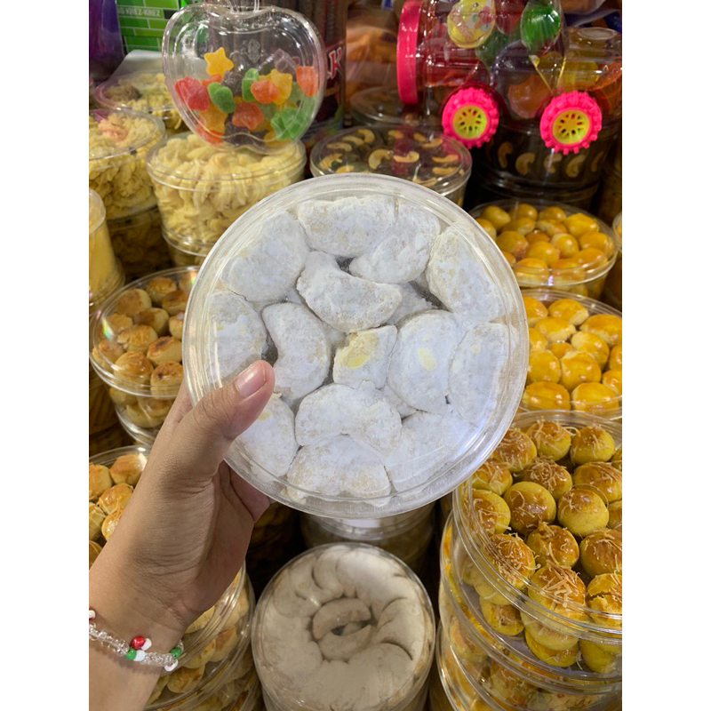 

KUE LEBARAN