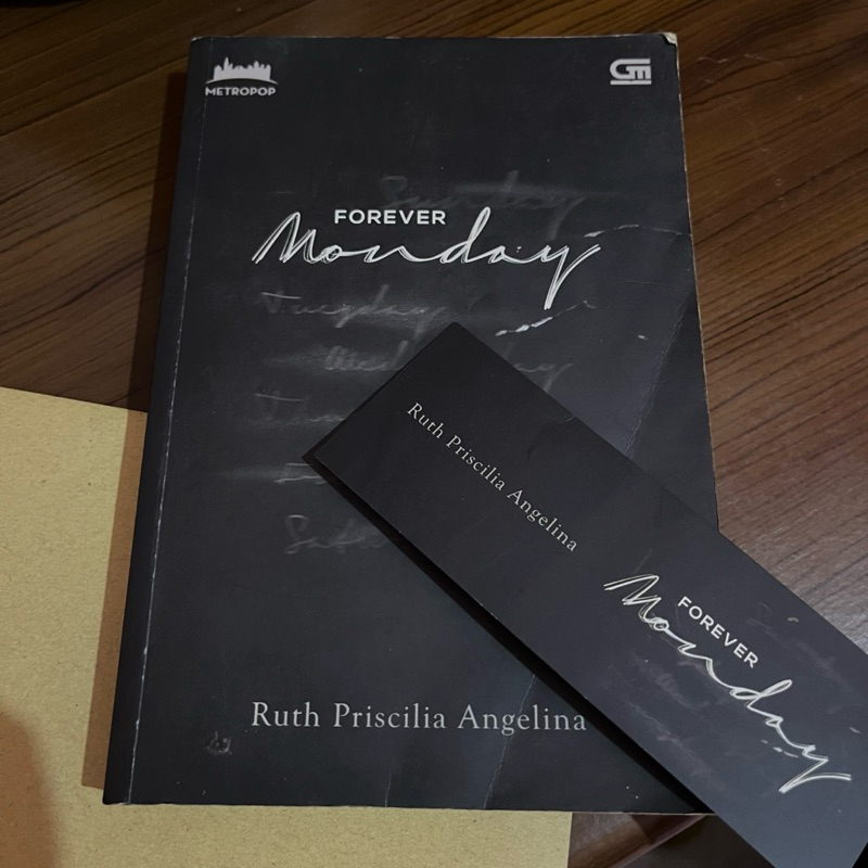 Forever Monday by Ruth Priscilia Angelina | Preloved Novel Bekas Murah