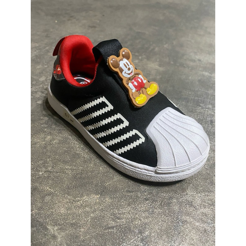 Sepatu casual anak Adidas x Disney Mickey Superstar