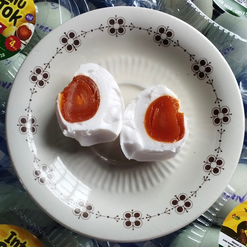 

Telur asin masir hj.ifat isi 6 butir besar | telur asin bebek | khas kalimantan selatan