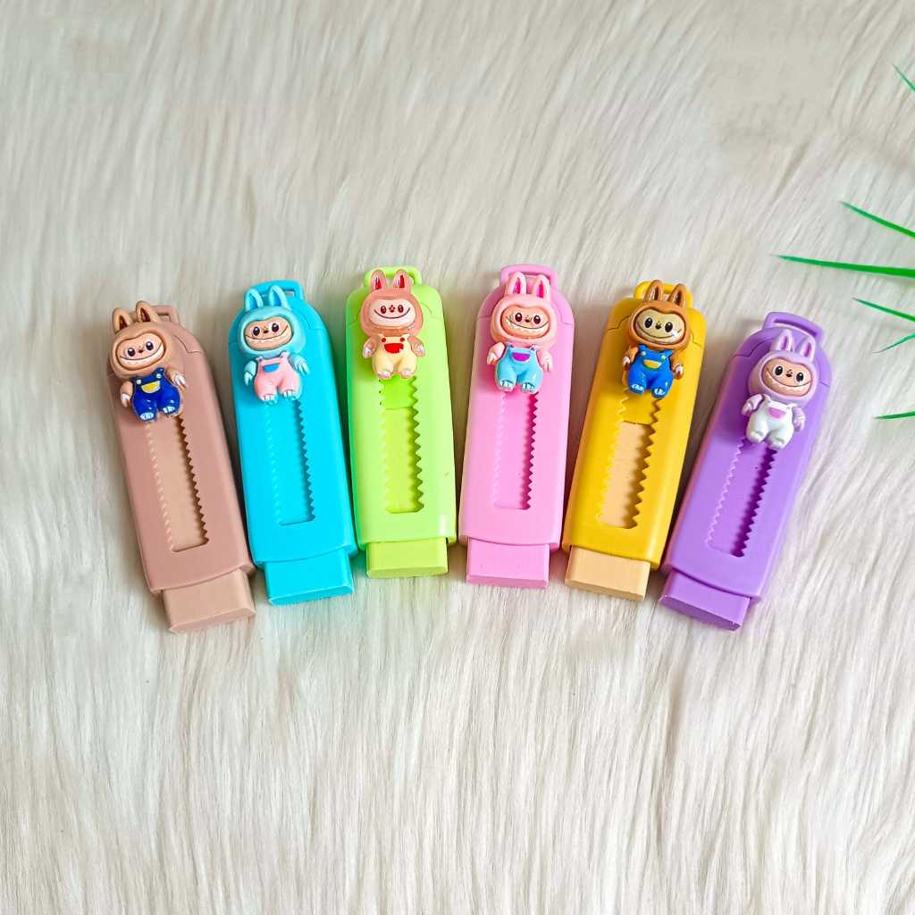 

PENGHAPUS LABUBU MEKANIK MODEL CUTTER RETRACTABLE HAPUSAN PUSH AND PULL THE MONSTER LISA BLACKPINK