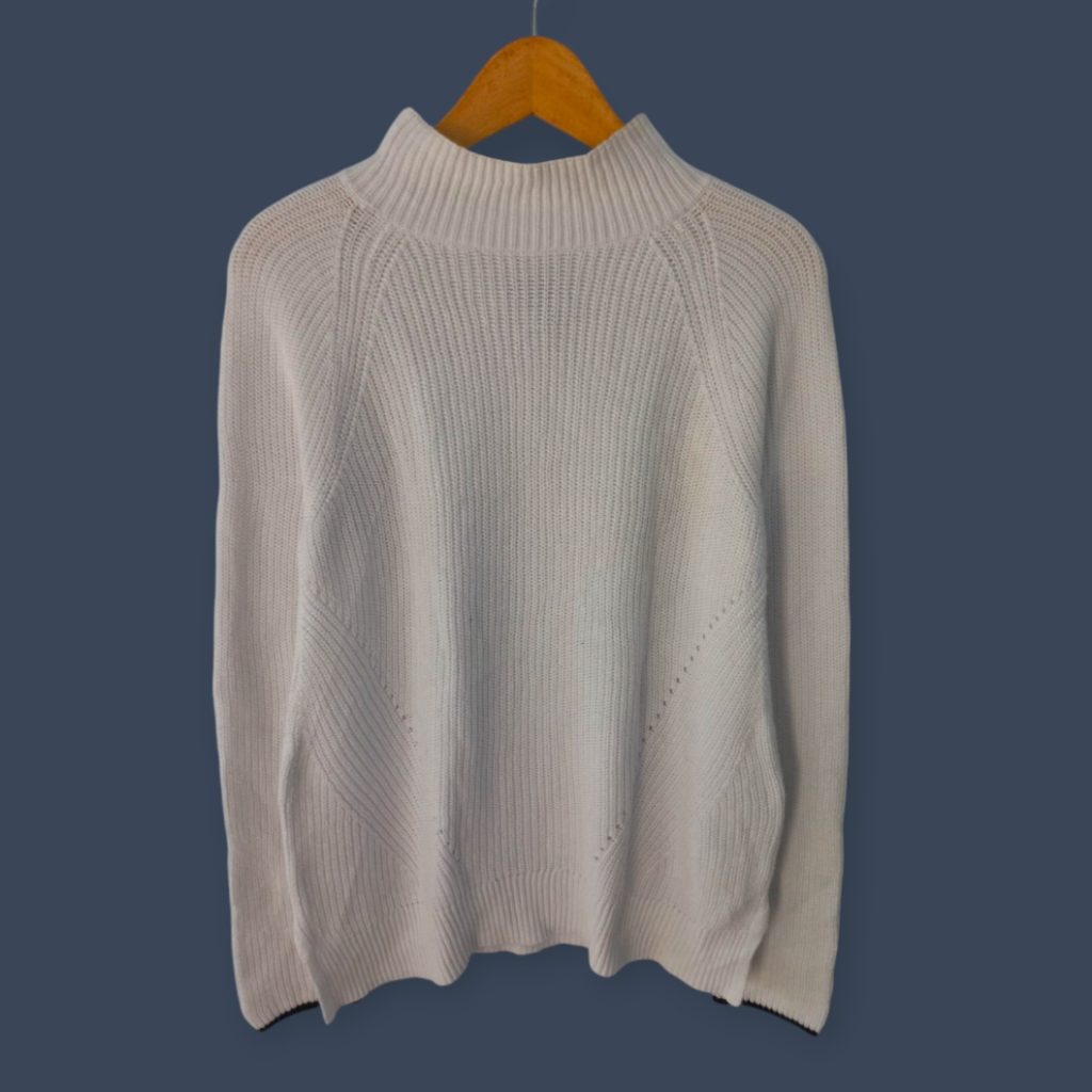 Thrift GAP Sweater Rajut Basic Premium Putih Lengan Panjang Wanita