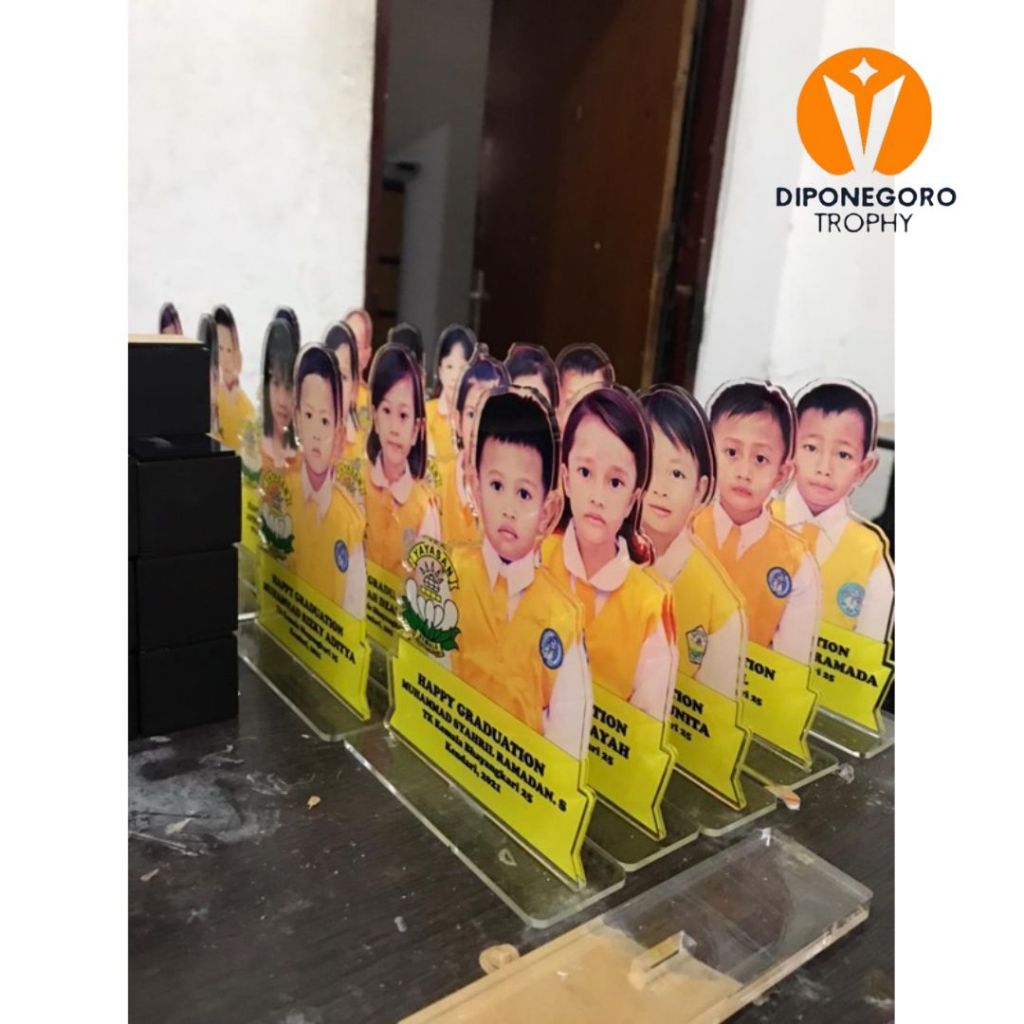 PIALA AKRILIK WISUDA TK