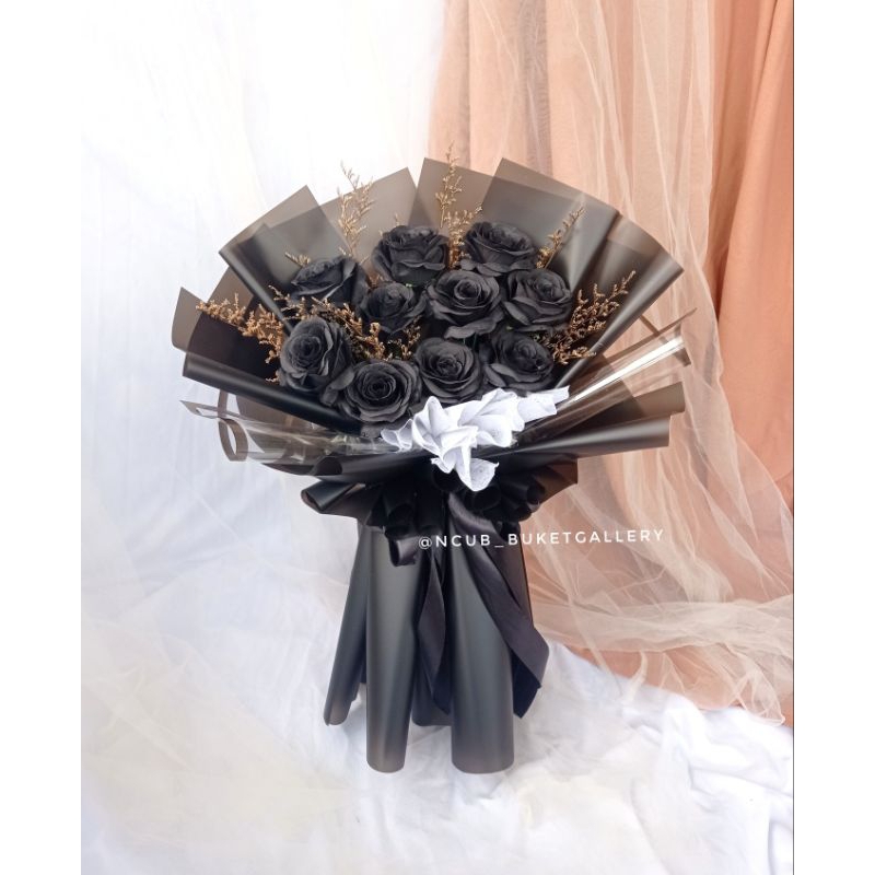 Buket bunga wisuda/anniversary/kado/hadiah/silverqueen/coklat/kado cowok/kado ultah/bunga mawar/buke
