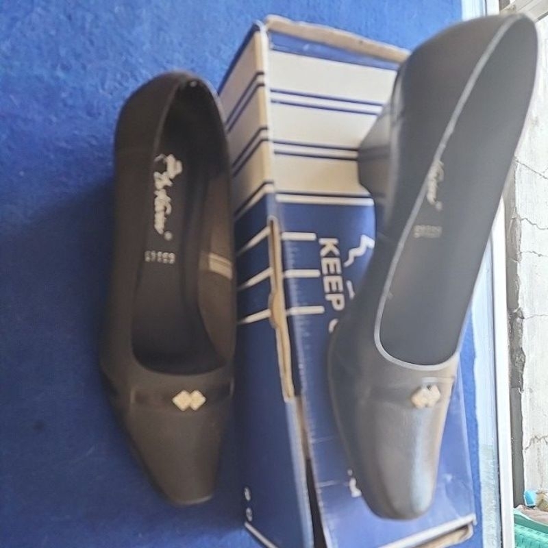 sepatu wanita dr.kevin