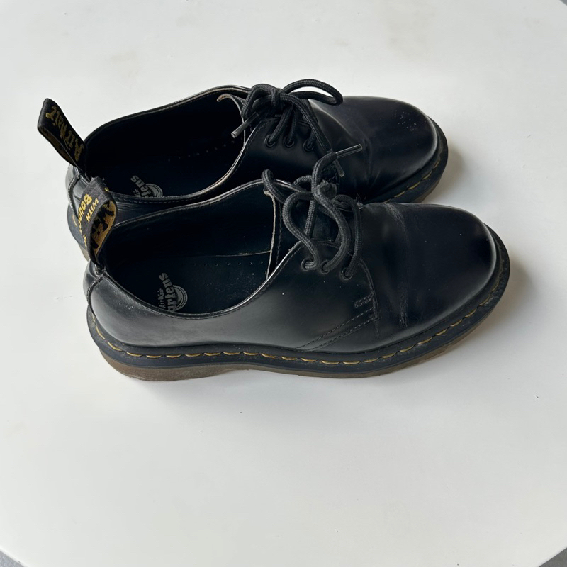 sepatu doc iced 1461