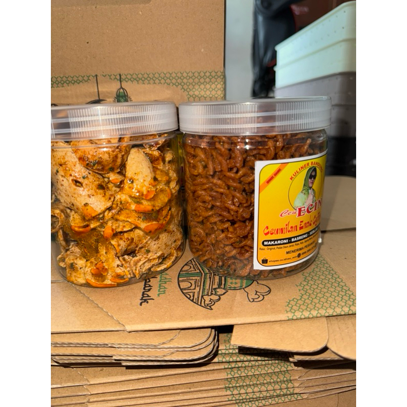 

Parsel dus isi 2 toples 600 ml cemilan (isi sesuai request)