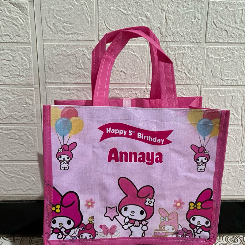 

TAS SOUVENIR CUSTOM NAMA PER ANAK