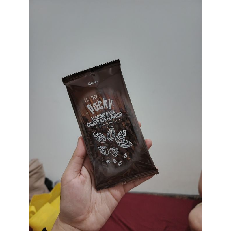 

Pocky Almond Dark Choco