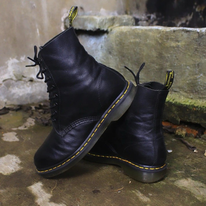 Sepatu black DR MARTENS Authentic Original size 8 | branded shoes vintage boots wanita pria tinggi p