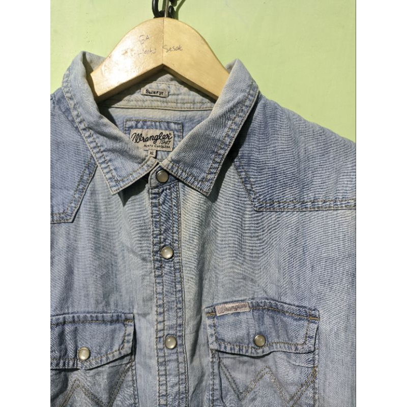 kemeja denim WRANGLER