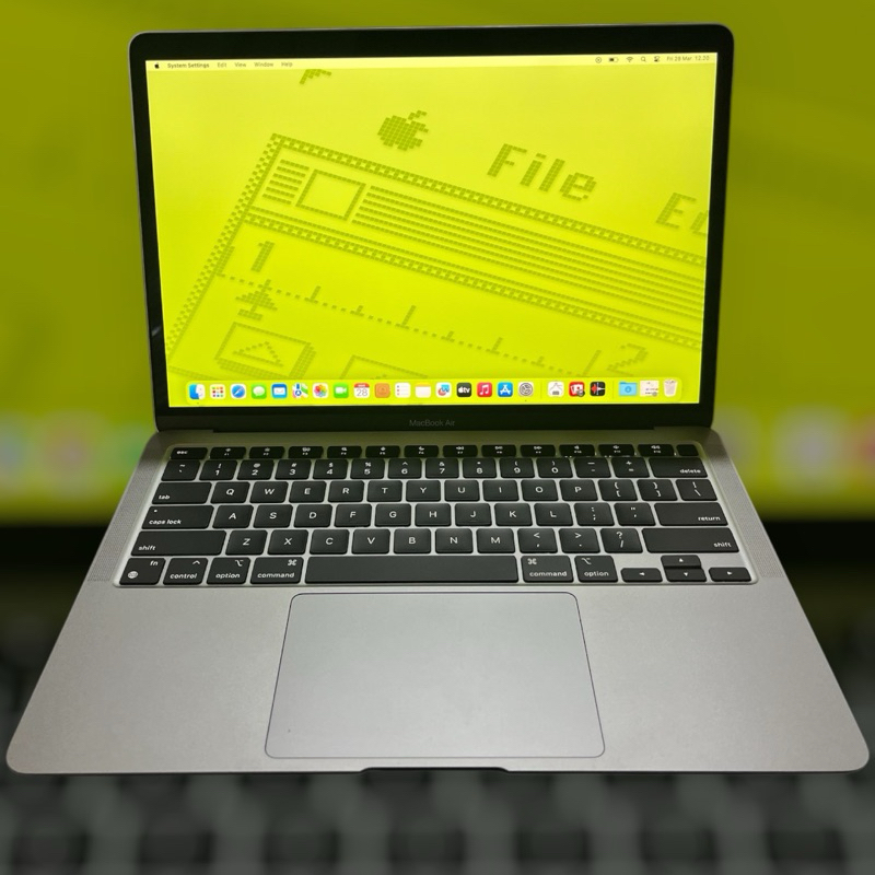 Macbook Air 2020 13" Core i7 16/512GB Bergaransi 1bulan