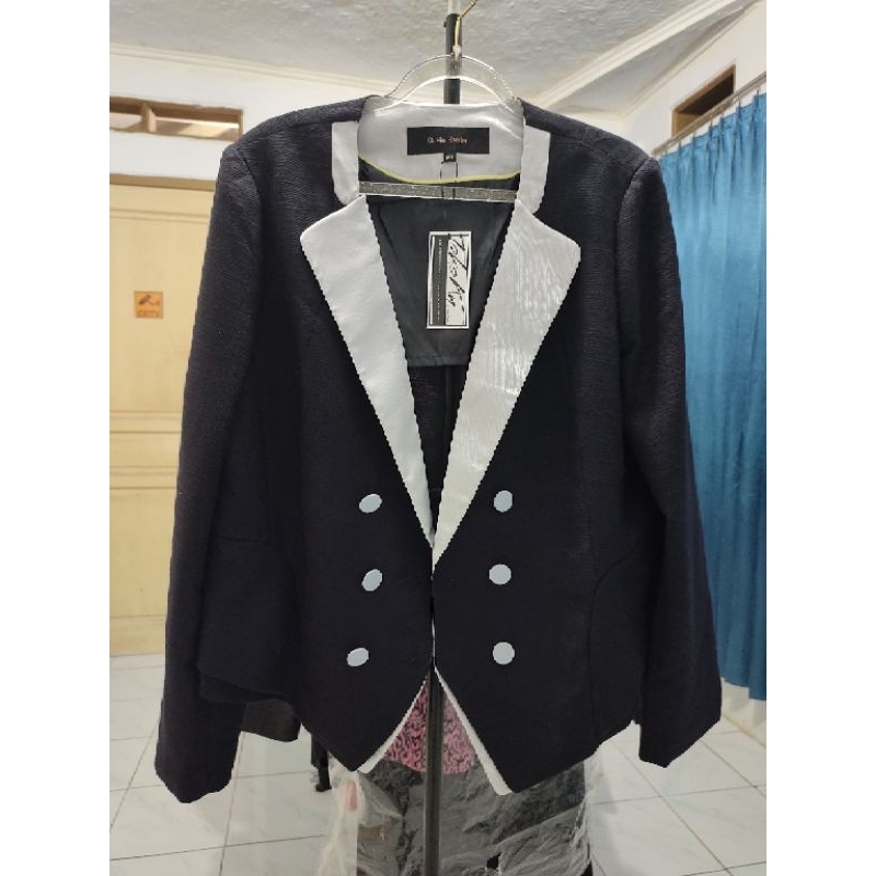 Crop Blazer Hitam