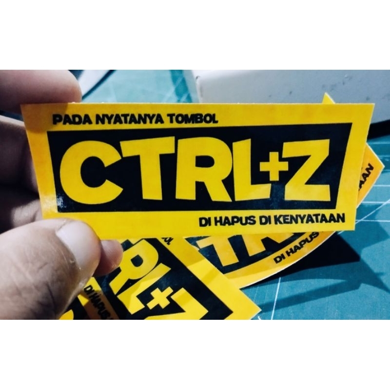 

Sticker CTRL+Z bahan Vinyl + laminasi cetak dengan laserjet anti pudar