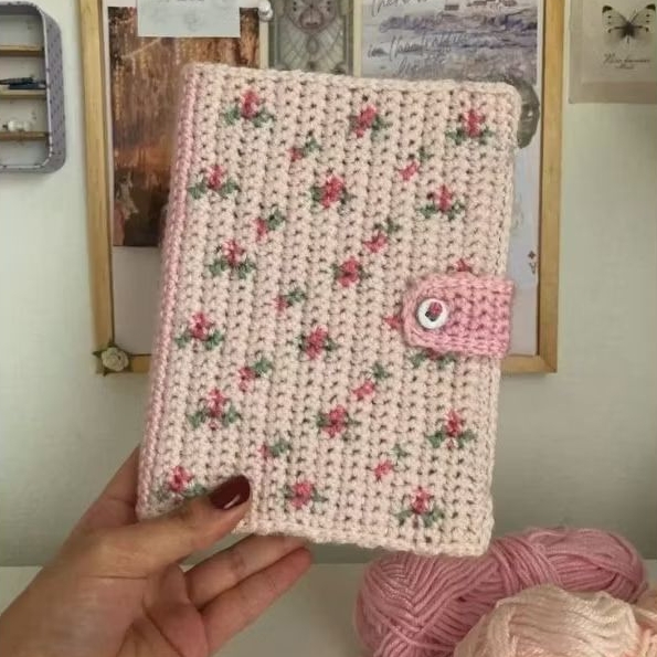 

floral book sleeve crochet handmade by syndeisy | crochet floral book cover