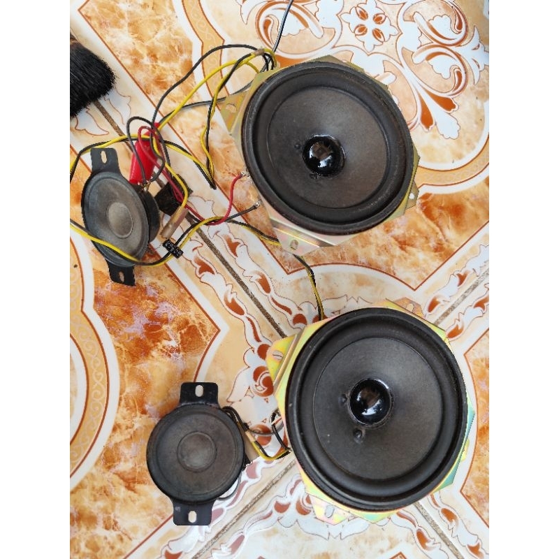 Sepasang Speaker copotan kompo Polytron 4 Inch. masih Bagus Original.Harga net untuk Sepasang dengan