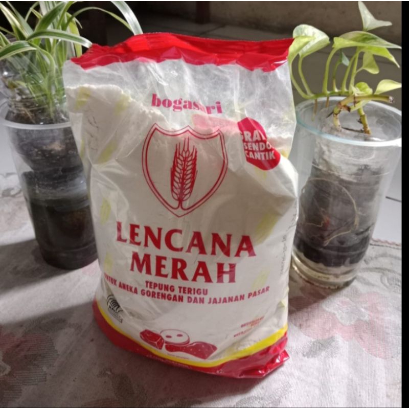 

Tepung Terigu Lencana Merah 1kg