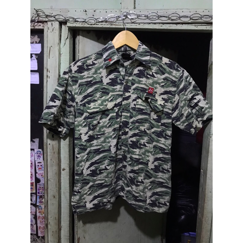 KEMEJA CAMO ES SKATEBOARDING SECOND PRELOVED