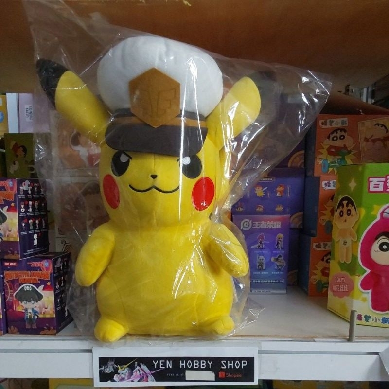 BONEKA POKEMON SUPER BIG PLUSH CAPTAIN PIKACHU 89869 UK + - 18CM  [ORIGINAL BANDAI]