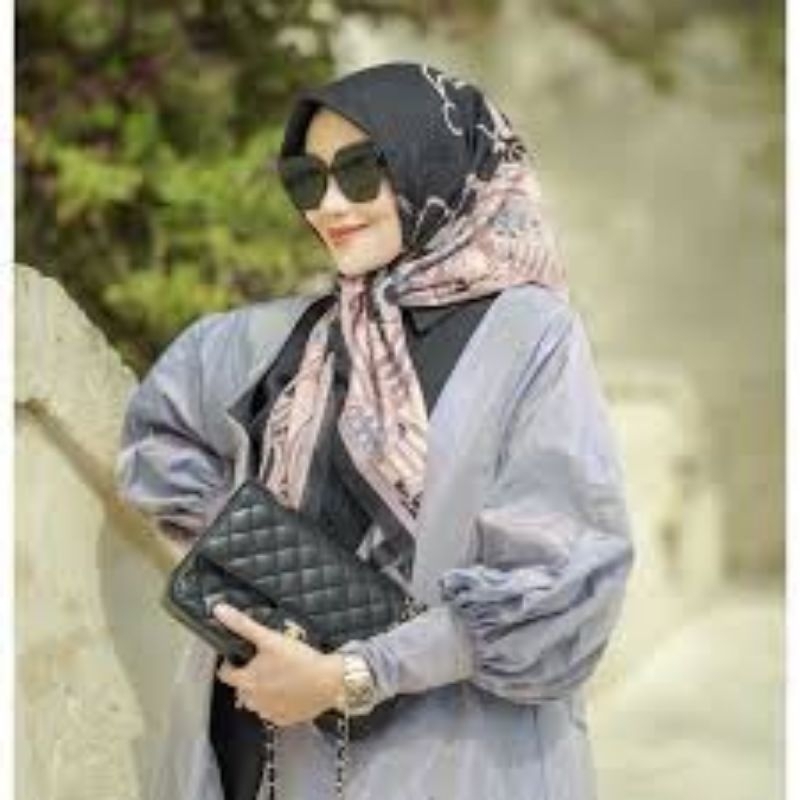 Buttonscarves Chain 2 Nera PL BoX Like New masih kaku banget