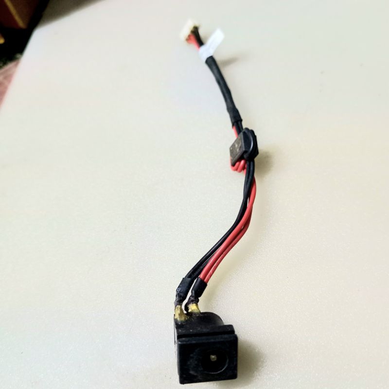 konektor dc laptop Toshiba L510