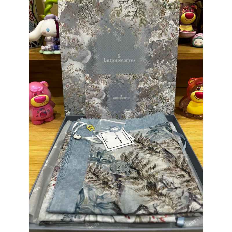 Holiday Series Buttonscarves NEW