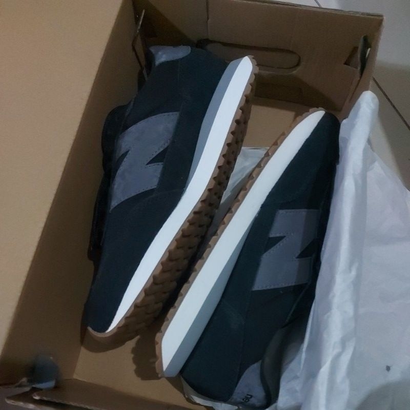 sepatu wanita new balance 237 black size 38 / 7,5 ORIGINAL