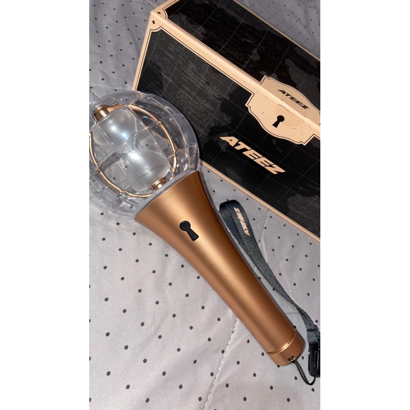 PRELOVED OFFICIAL ATEEZ LIGHTSTICK V.2
