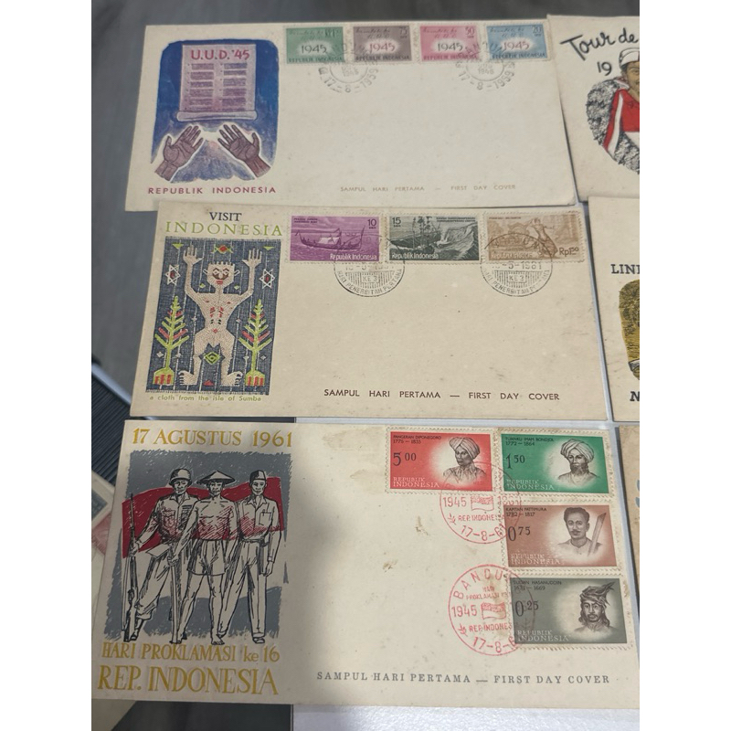 

Koleksi SHP Jadul UUD 1945 Hari Proklamasi ke 16 Dunia Bersatu Malaria Lindungilah Margasatwa Tour de Java Visit Indonesia