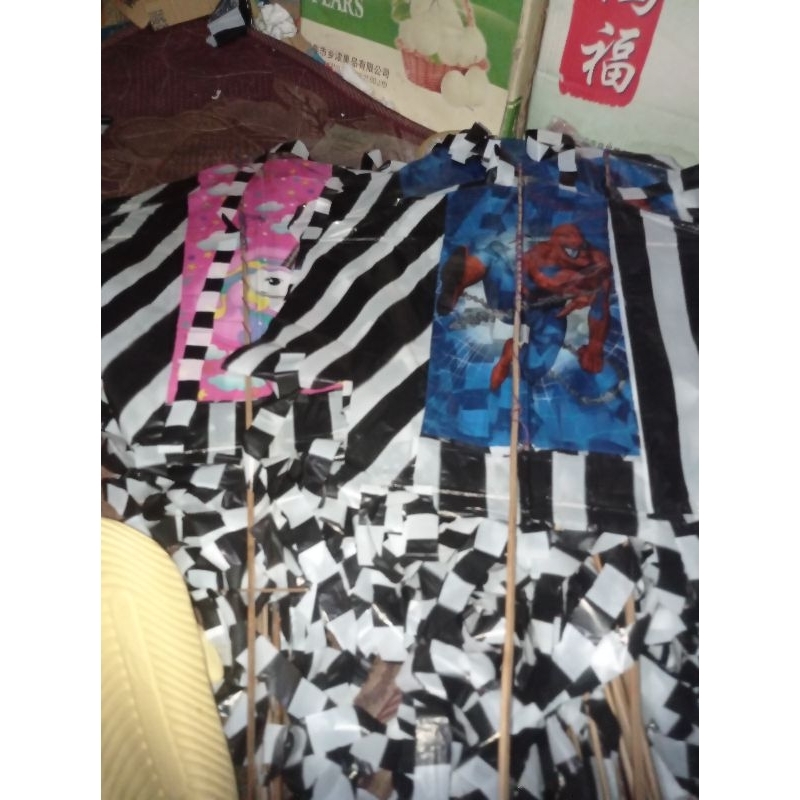 layang layang hias karakter