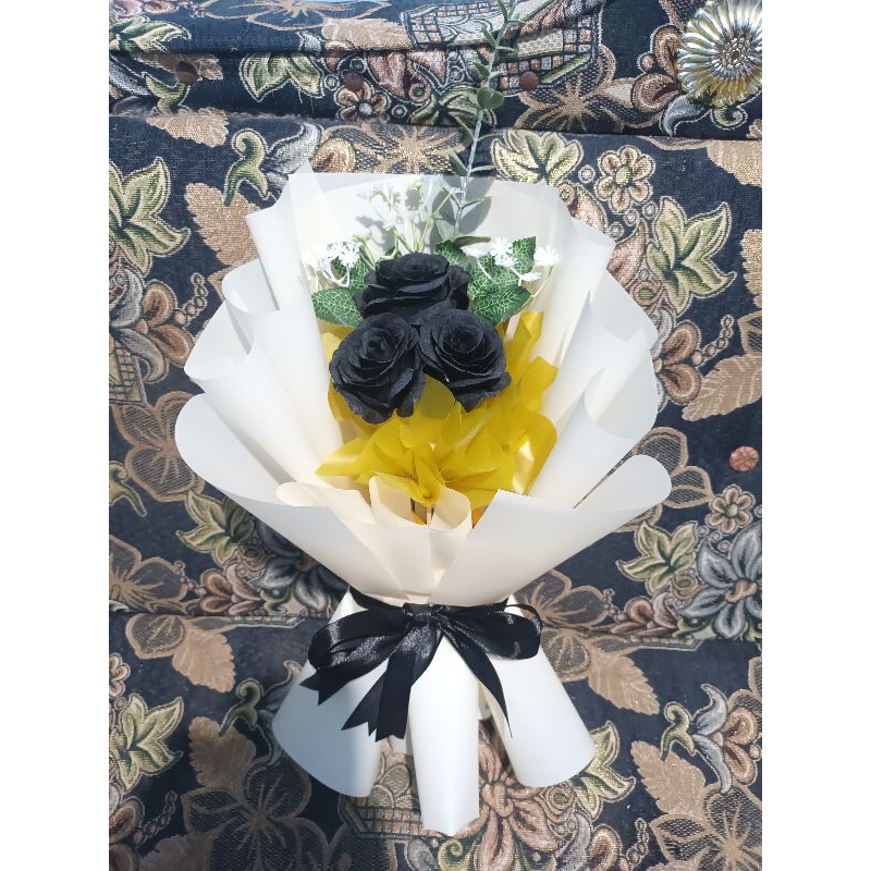 bouquet bunga mawar hitam