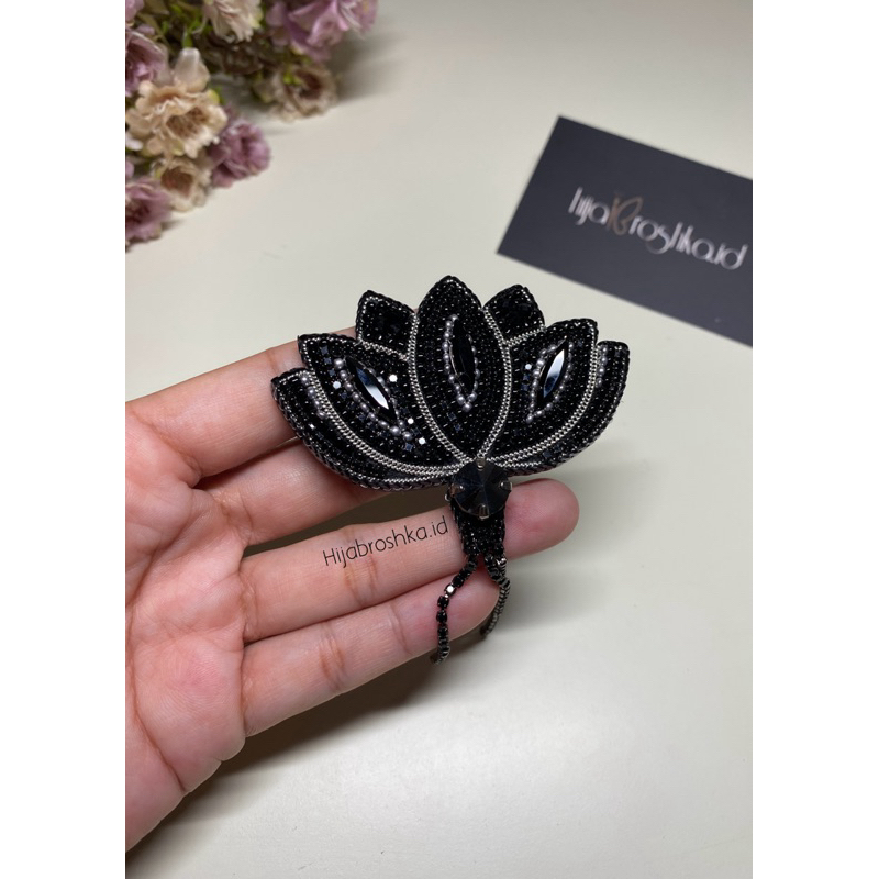 Bros Bunga Lotus Teratai Kristal Handmade