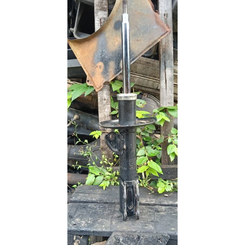 Shcobeleker depan Toyota Yaris Vios Gen 2 sebelah kiri LH seken