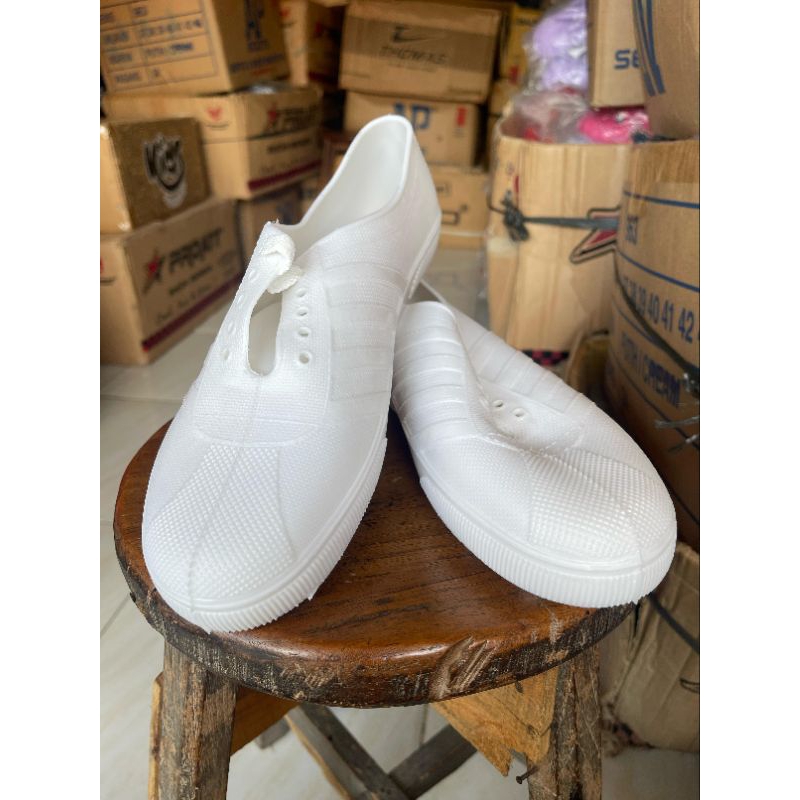 sepatu karet bergerigi / pull karet AP boots