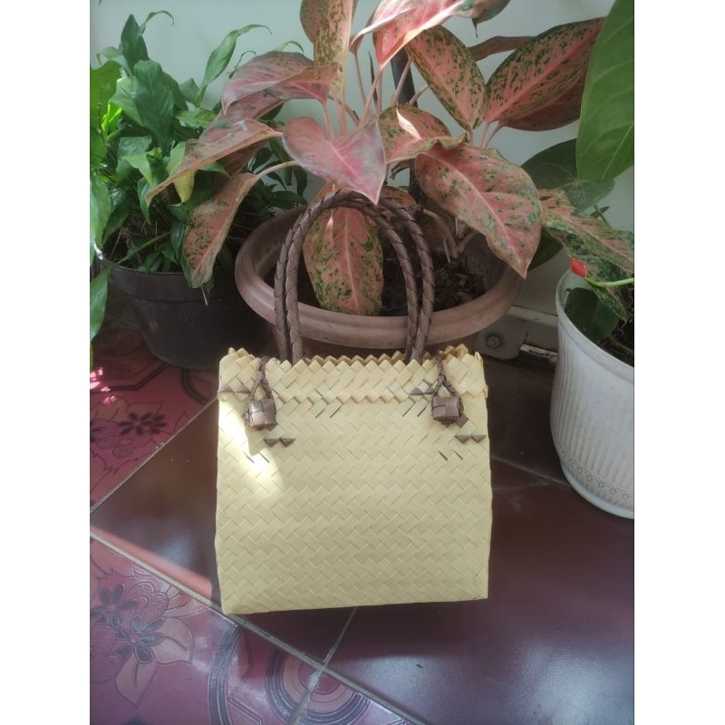 Tas Jinjing Wanita Anyaman Plastik Handmade