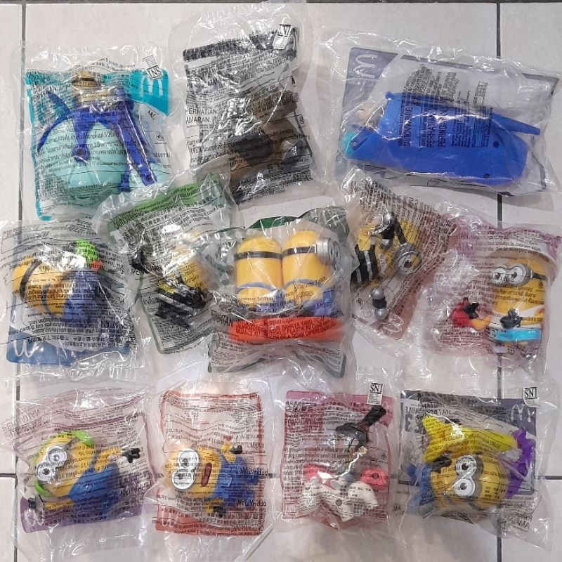 MAINAN MCDONALD HAPPY MEAL MINIONS THE RISE OF GRUE. BARU SEGEL. RARE. 1 SET ISI 12 PCS
