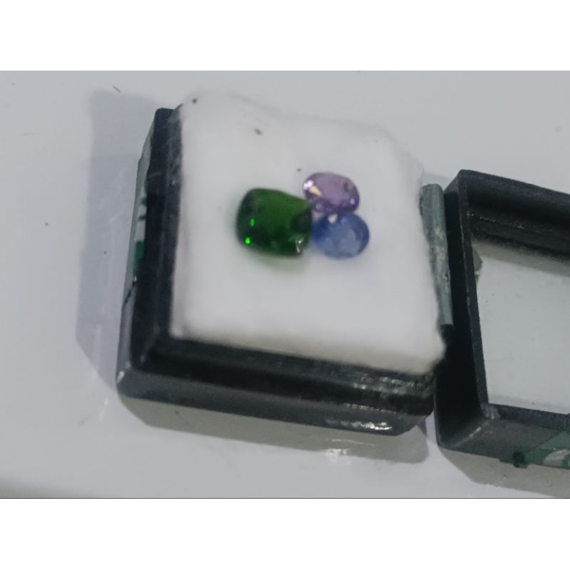 Batu permata asli//batu permata bersertifikat//batu permata cincin//batu permata original dan akik