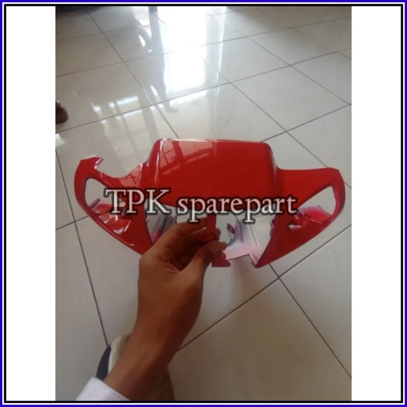 batok kelapa dengan Yamaha Fizr warna merah