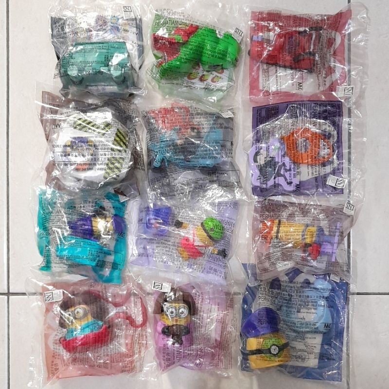 MAINAN MCDONALD HAPPY MEAL MINIONS THE RISE OF GRUE. BARU SEGEL. RARE. 1 SET ISI 12 PCS