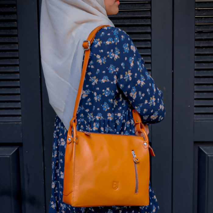 Leather Sling Bag BeYou By BUCINI TOKI I Tas Selempang Kulit Wanita BeYou By BUCINI TOKI