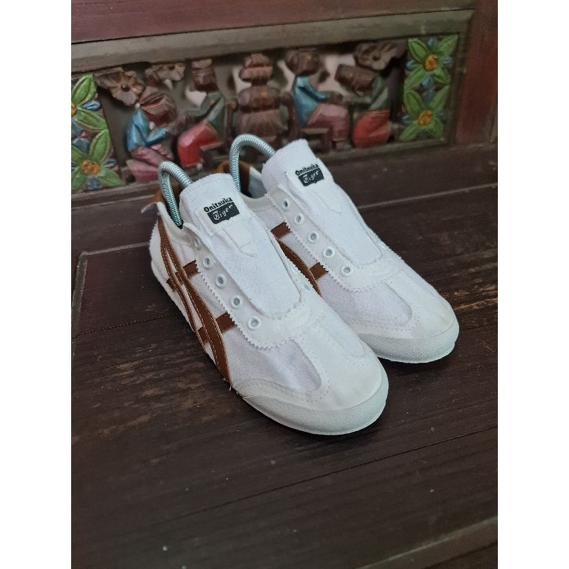 043. Onitsuka Tiger Slip On Cream Brown Size : 37 Insole : 22 Made in Japan Kondisi bekas dan masih 