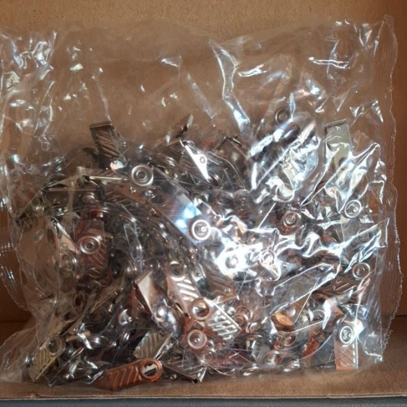 

jepitan buaya / jepitan kartu nama (1pak= 100pcs)
