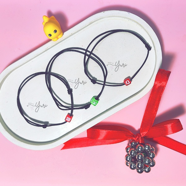 Gelang Couple Tali Tipe Tarik Inisial Manik Warna Kotak Huruf A-Z Tali Korea / Tali Satin 1mm