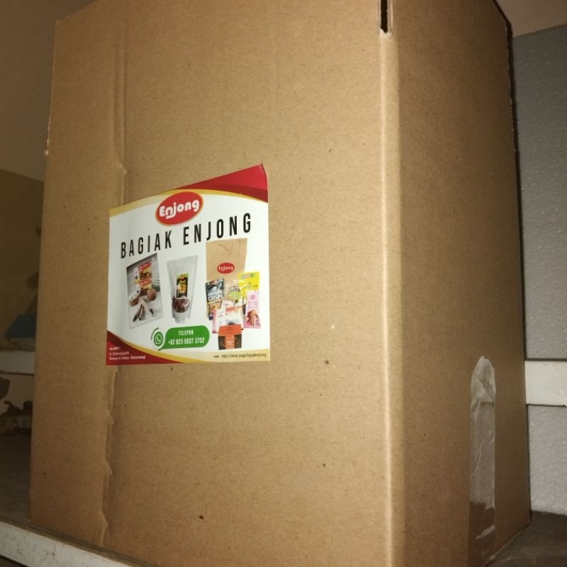 

Tambahan Packing Eksklusif Enjong – Kardus Premium dengan Bubble Wrap, Kemasan Mewah untuk Oleh-Oleh Banyuwangi, Cocok Hadiah & Pengiriman Aman