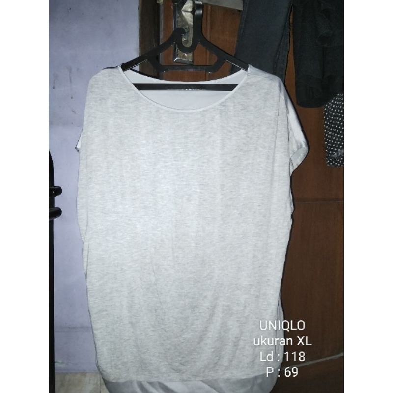 kaos uniqlo (preloved)