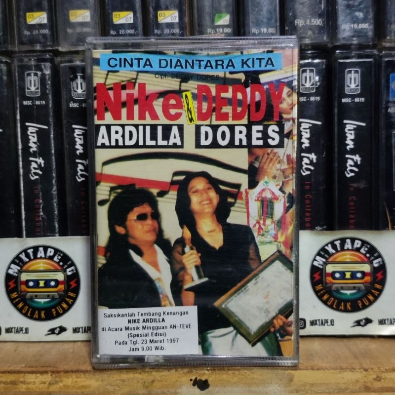 Kaset Pita - Nike Ardilla & Deddy Dores - Cinta Diantara Kita - Radio Tape - Kaset - Radio - Pemutar