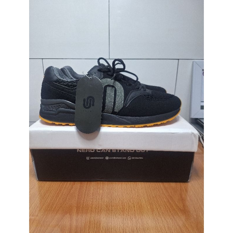 Unerd dhigh jet black