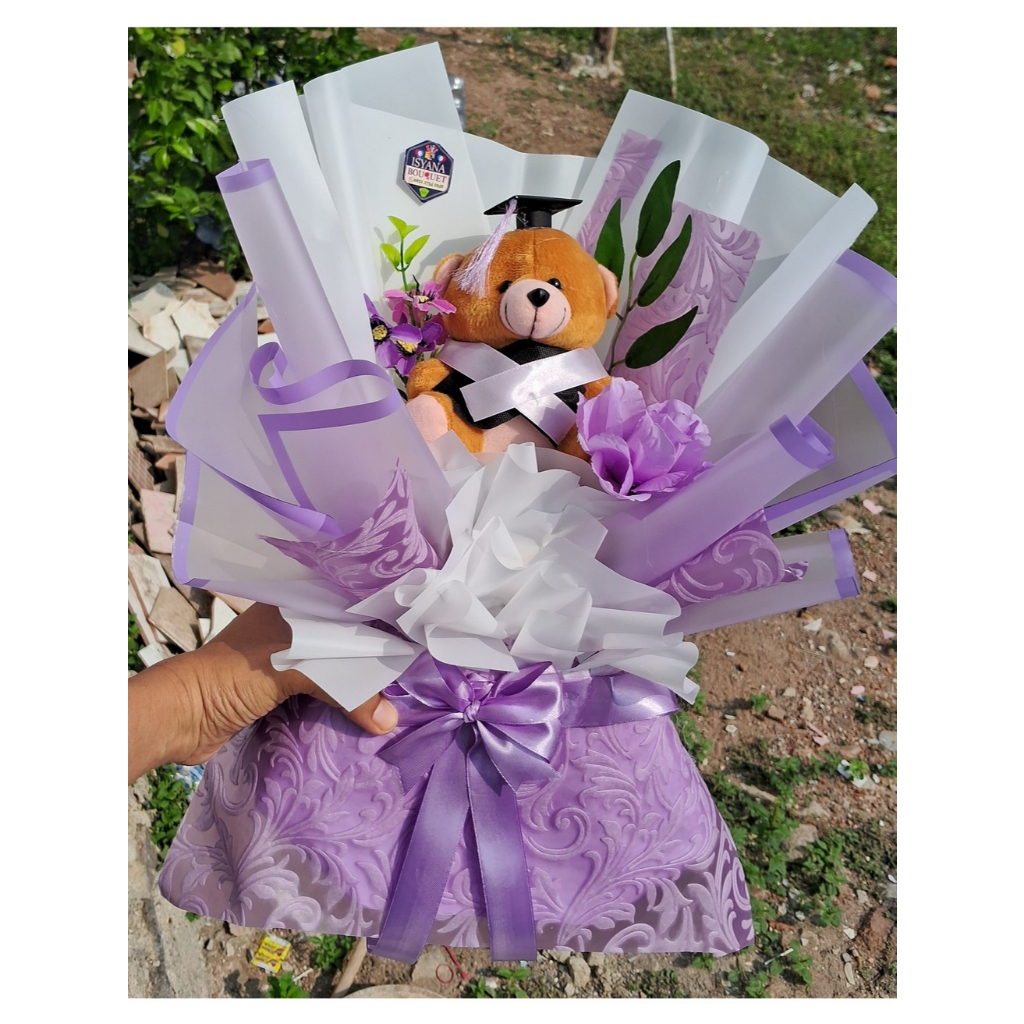 buket wisuda beruang mini dengan bunga