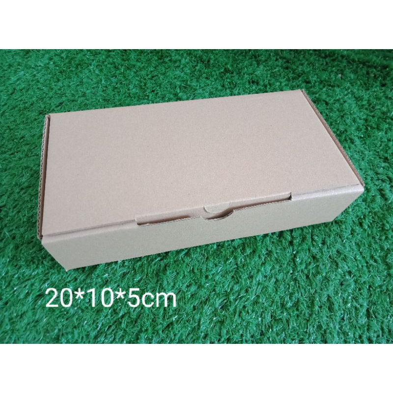 

(isi 3) Box Hampers Kardus uk. 20x10x5cm E Flute Coklat