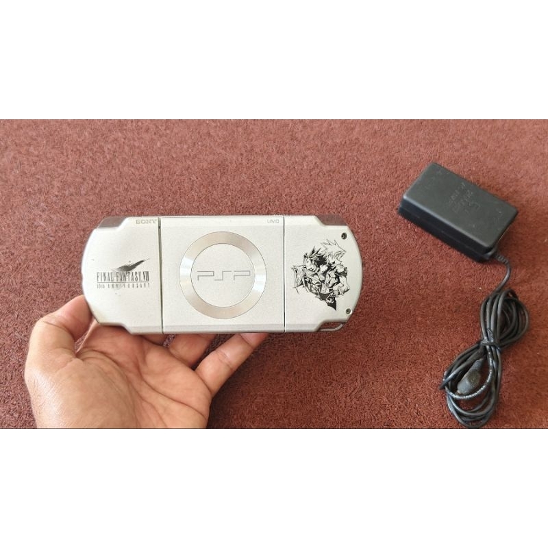 psp slim 2000 Limited edition Final Fantasy
